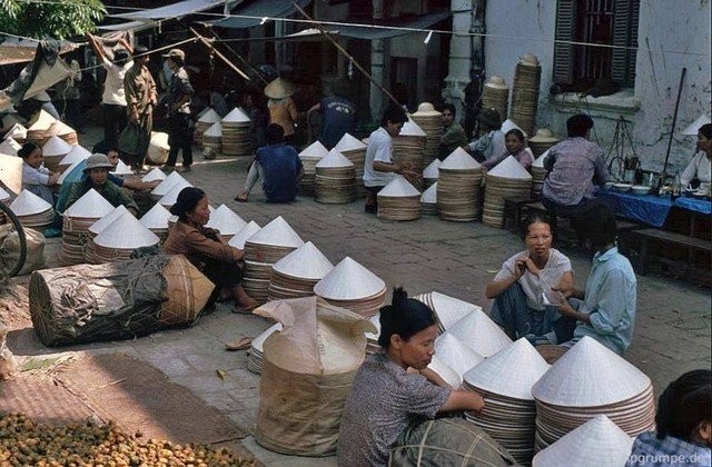 Nao lòng trước vẻ bình dị của những phiên chợ Hà Nội xưa - ảnh 6
