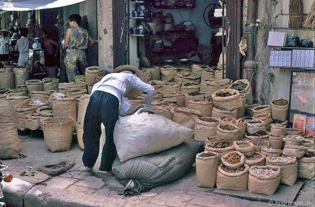 Nao lòng trước vẻ bình dị của những phiên chợ Hà Nội xưa - ảnh 7