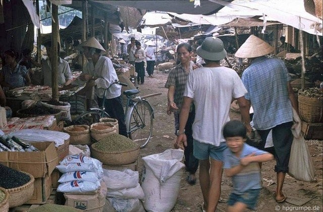 Nao lòng trước vẻ bình dị của những phiên chợ Hà Nội xưa - ảnh 8