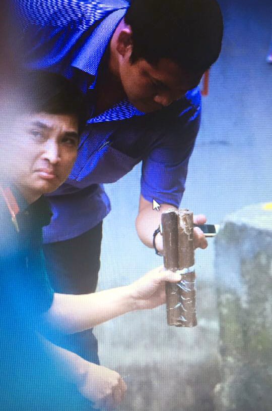 Hà Nội: Hốt hoảng phát hiện vật nghi mìn tự chế trong ngách nhỏ - ảnh 1