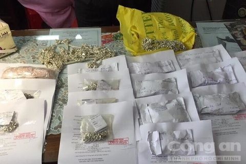 Đem dây chuyền vàng đi lừa hàng loạt tiệm cầm đồ - ảnh 1