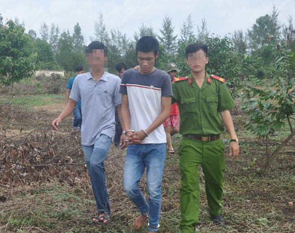 Chặn đường… cướp xe để về nhà - ảnh 1