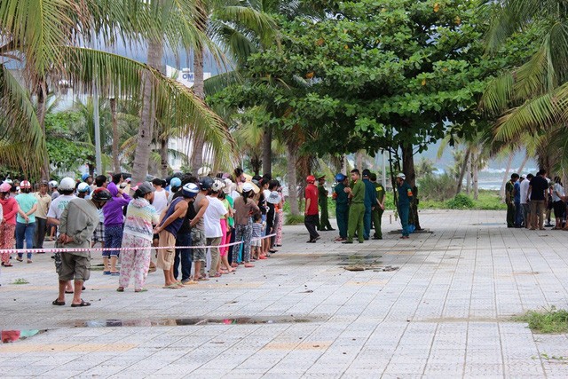 Nhân viên bảo vệ bãi tắm chết bất thường gần miệng cống - ảnh 1