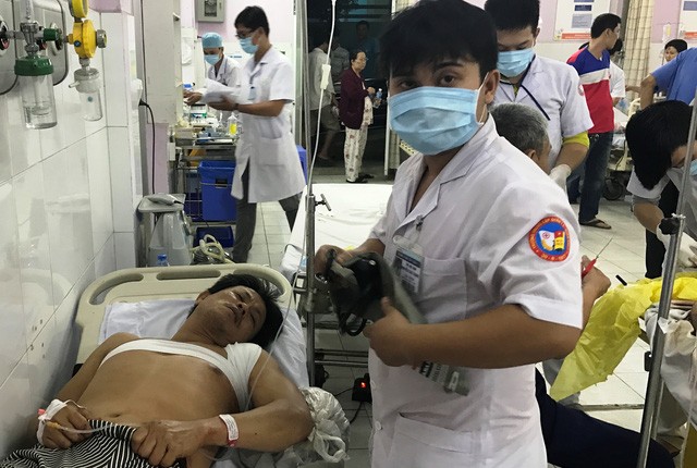 Truy bắt tội phạm, người chạy xe ôm bị đâm trọng thương - ảnh 1
