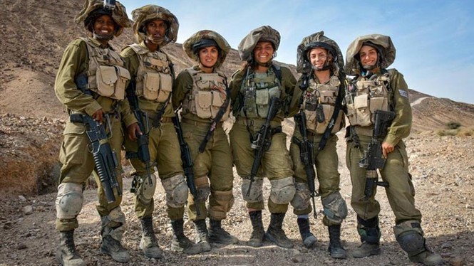 Nữ binh sĩ Israel và vẻ đẹp của bóng hồng trong lửa đạn - ảnh 1