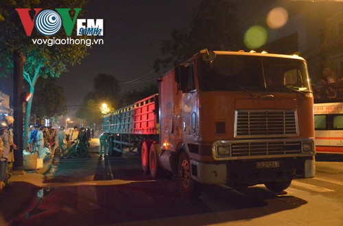 Ngã vào gầm xe người đàn ông bị cán tử vong - ảnh 1
