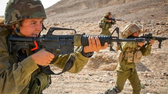 Nữ binh sĩ Israel và vẻ đẹp của bóng hồng trong lửa đạn - ảnh 2