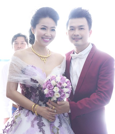 Lê Khánh diện váy cưới đuôi cá lộng lẫy - ảnh 7