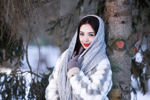 Thúy Hằng chụp hình giữa trời tuyết âm 17 độ - ảnh 4