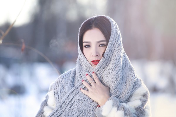 Thúy Hằng chụp hình giữa trời tuyết âm 17 độ - ảnh 7