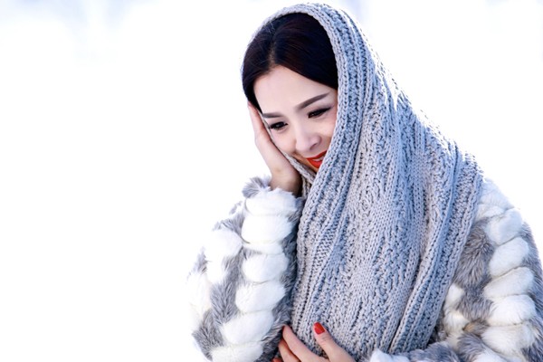 Thúy Hằng chụp hình giữa trời tuyết âm 17 độ - ảnh 8