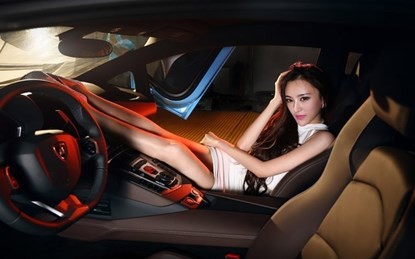 Mỹ nhân khoe chân dài miên man bên 'Vua bò tót' Lamborghini - ảnh 6