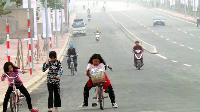Xử nghiêm người đỗ xe, chụp ảnh trên cầu Nhật Tân - ảnh 8