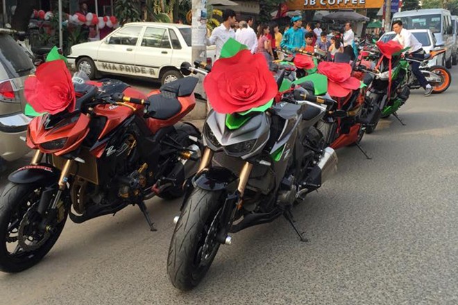 Kawasaki Z1000 trang trí lạ mắt đi rước dâu tại Biên Hòa - ảnh 1