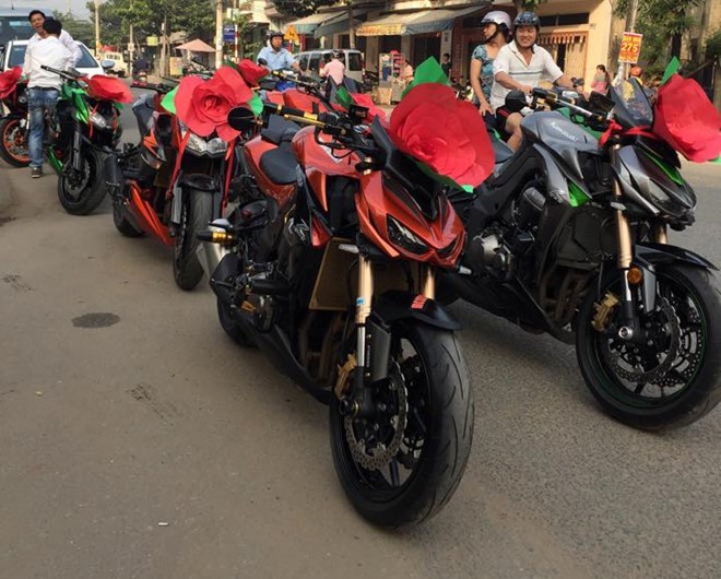 Kawasaki Z1000 trang trí lạ mắt đi rước dâu tại Biên Hòa - ảnh 2