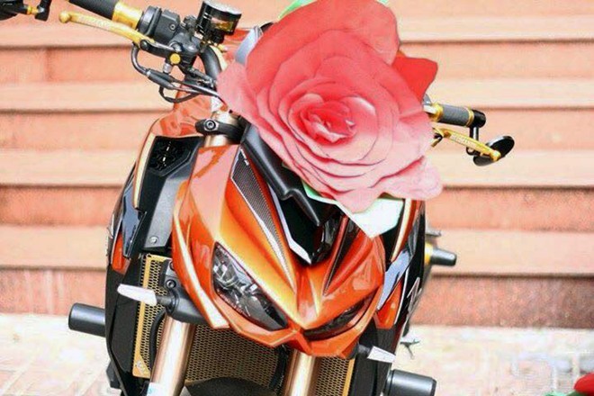 Kawasaki Z1000 trang trí lạ mắt đi rước dâu tại Biên Hòa - ảnh 5