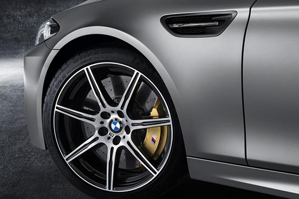 Tỷ phú Mỹ chi 700.000 USD mua BMW M5 bản đặc biệt - ảnh 1