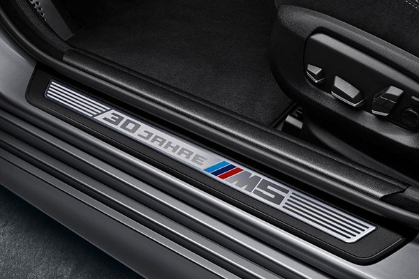 Tỷ phú Mỹ chi 700.000 USD mua BMW M5 bản đặc biệt - ảnh 2