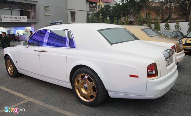 Bộ đôi Rolls-Royce Phantom mạ vàng của đại gia Thái Nguyên - ảnh 3