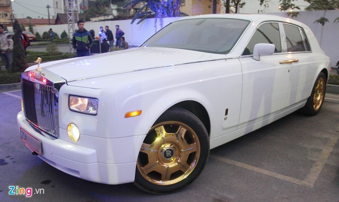 Bộ đôi Rolls-Royce Phantom mạ vàng của đại gia Thái Nguyên - ảnh 4