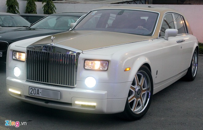Bộ đôi Rolls-Royce Phantom mạ vàng của đại gia Thái Nguyên - ảnh 5