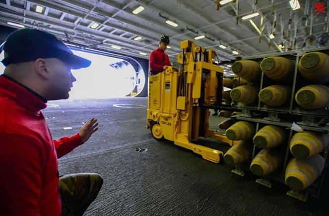 Tận mục qui trình lắp ráp ổ ạt bom thông minh JDAM Mỹ - ảnh 2