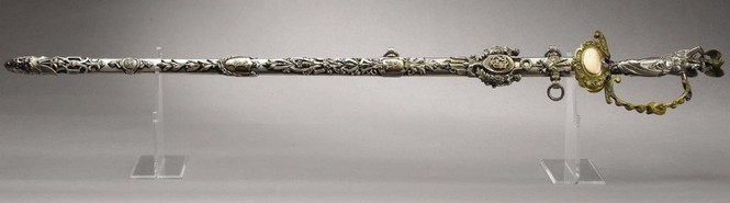 Tám vũ khí của những nhân vật lừng danh - ảnh 6
