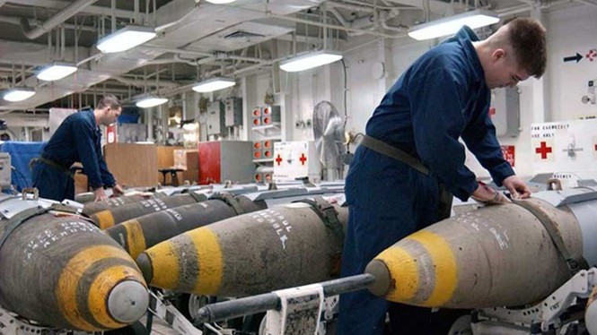Tận mục qui trình lắp ráp ổ ạt bom thông minh JDAM Mỹ - ảnh 8