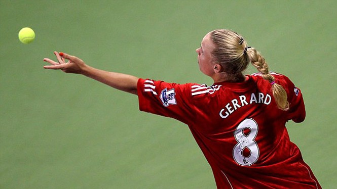 Mỹ nhân Caroline Wozniacki mê mẩn thủ quân Liverpool - ảnh 1