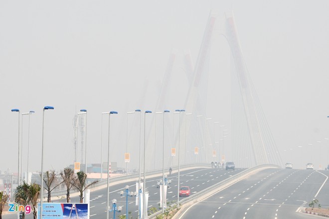 Cầu dây văng dài nhất Việt Nam mù sương giữa trưa - ảnh 9