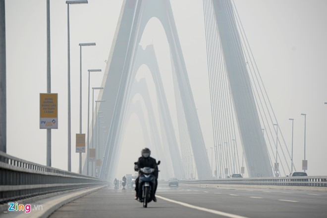 Cầu dây văng dài nhất Việt Nam mù sương giữa trưa - ảnh 7