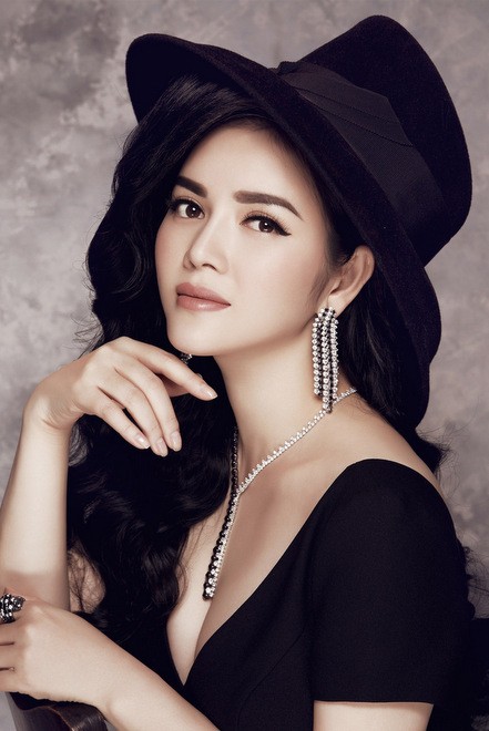 Lý Nhã Kỳ khoe vai trần - ảnh 3