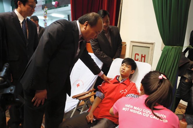 Phó Thủ tướng Nguyễn Xuân Phúc đồng hành cùng Chủ nhật Đỏ - ảnh 10