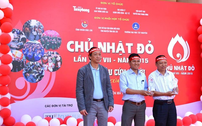 Sôi động chương trình Chủ Nhật Đỏ tại Đắk Lắk - ảnh 3