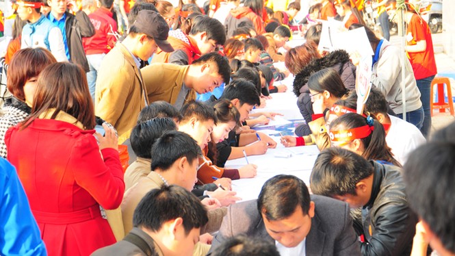 Rất đông bạn trẻ hiến máu tại Nghệ An - ảnh 7
