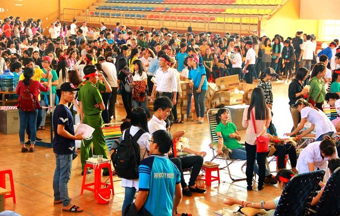 Sôi động chương trình Chủ Nhật Đỏ tại Đắk Lắk - ảnh 9