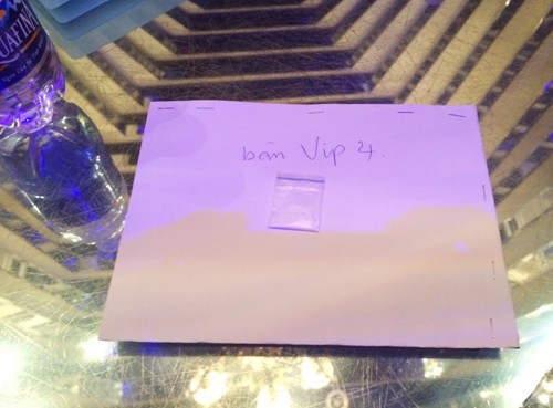 Quán bar bị kiểm tra, hơn 200 khách Sài Gòn nháo nhào - ảnh 6