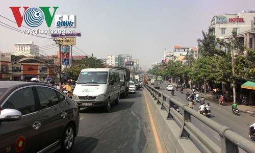Va chạm liên hoàn trên cầu vượt bằng thép - ảnh 3