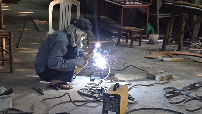 TPHCM tất bật tạo hình đường hoa tết Ất Mùi 2015 - ảnh 3