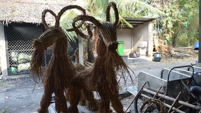 TPHCM tất bật tạo hình đường hoa tết Ất Mùi 2015 - ảnh 6