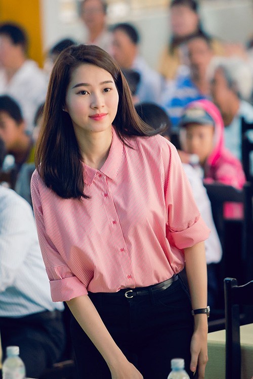 Cách mix sơ mi nhìn là yêu của hoa hậu Thu Thảo - ảnh 3