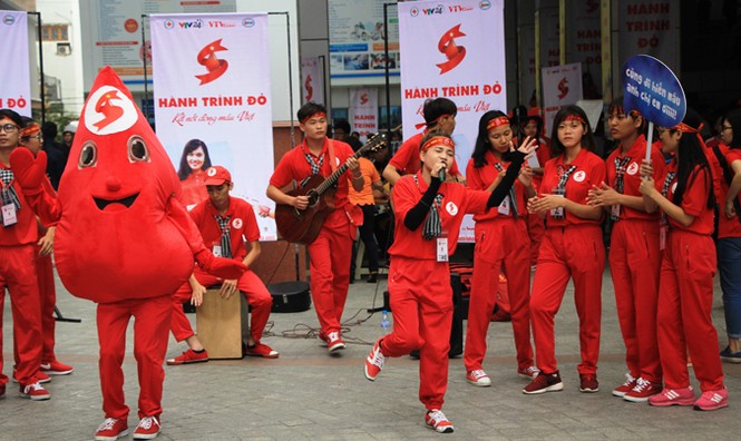 Hành trình Đỏ TPHCM 2016 góp hơn 700 đơn vị máu - ảnh 5