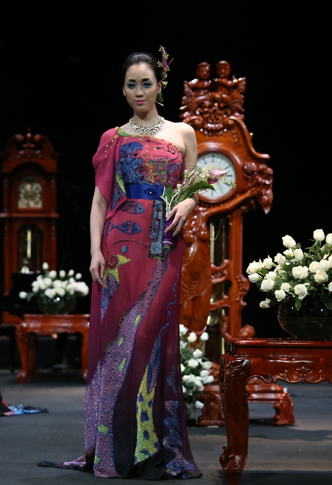 Vietnam Fashion Week Xuân Hè đêm cuối: Thời gian lắng đọng - ảnh 2