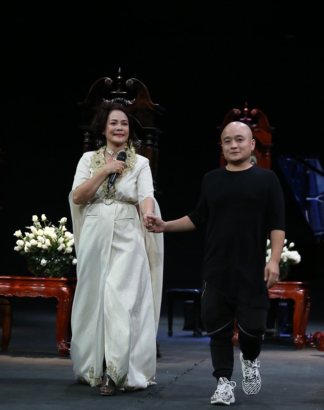 Vietnam Fashion Week Xuân Hè đêm cuối: Thời gian lắng đọng - ảnh 1