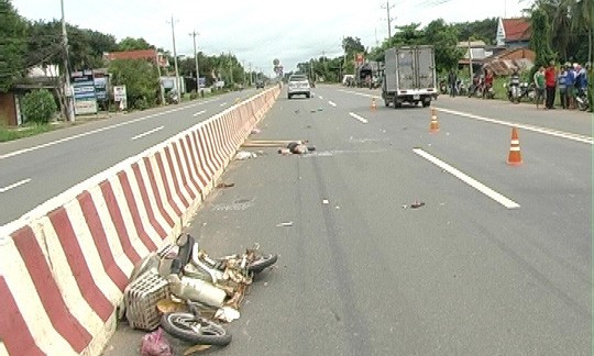 BẢN TIN ATGT: Xe 7 chỗ tông xe đạp điện, 2 người tử vong - ảnh 1