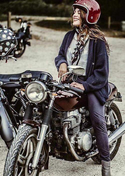Sự quyến rũ 'chết người' của những nữ biker - ảnh 12