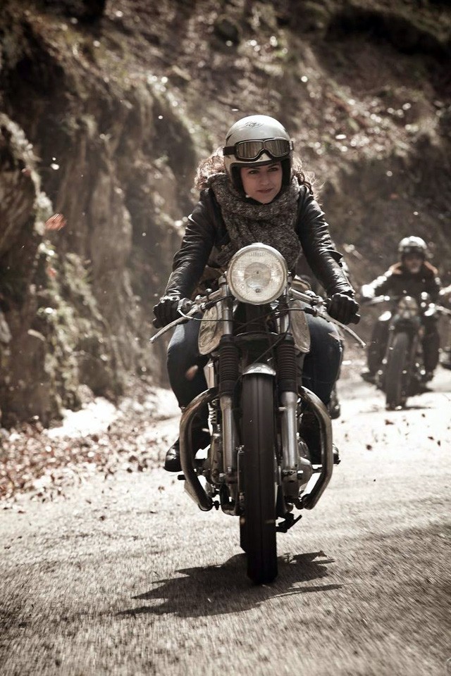 Sự quyến rũ 'chết người' của những nữ biker - ảnh 1