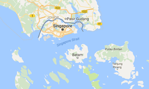 Tìm thấy nhiều phần thi thể ở nơi máy bay chở cảnh sát Indonesia rơi - ảnh 1