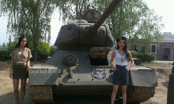 Mỹ nhân khoe sắc bên những 'quái vật' chiến trường - ảnh 7