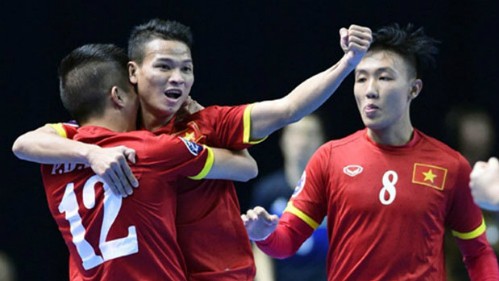 Bóng đá Việt Nam lên trang nhất của FIFA - ảnh 1